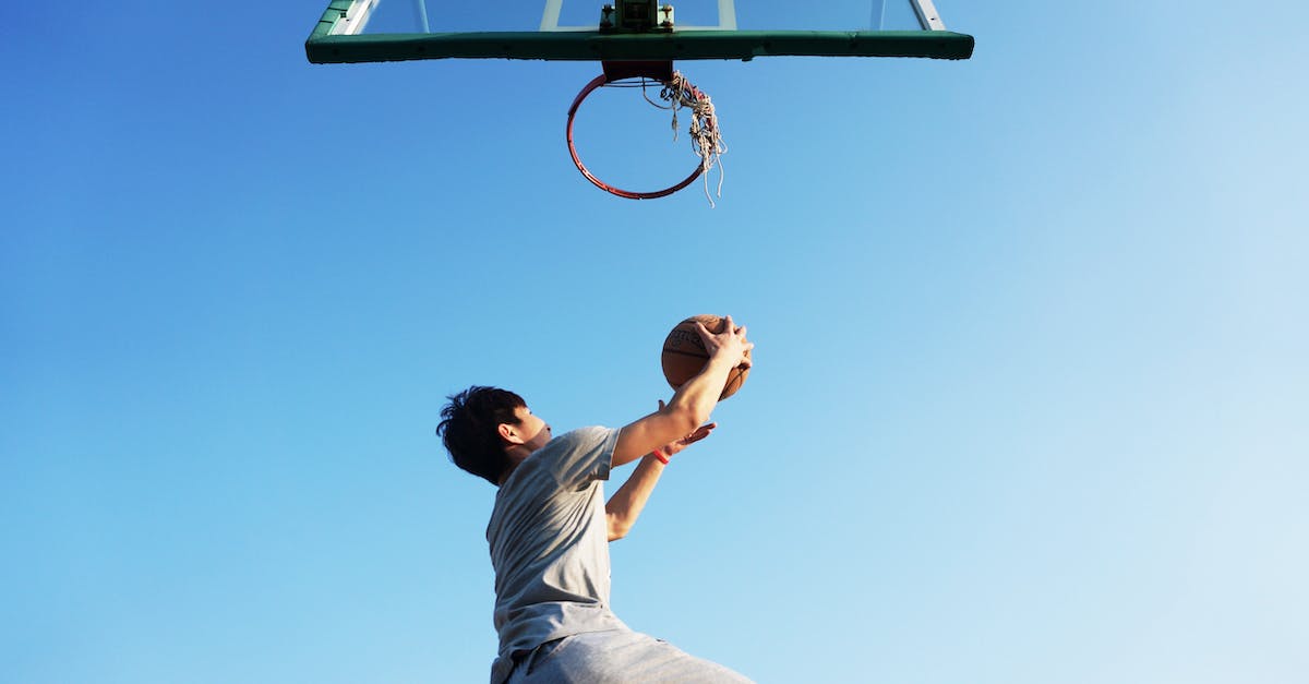 man-dunking-the-ball-4580411